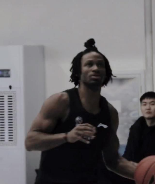 尤其是宽萨，他上半场跟科纳特，下半场跟乔-戈麦斯的配合都非常好。